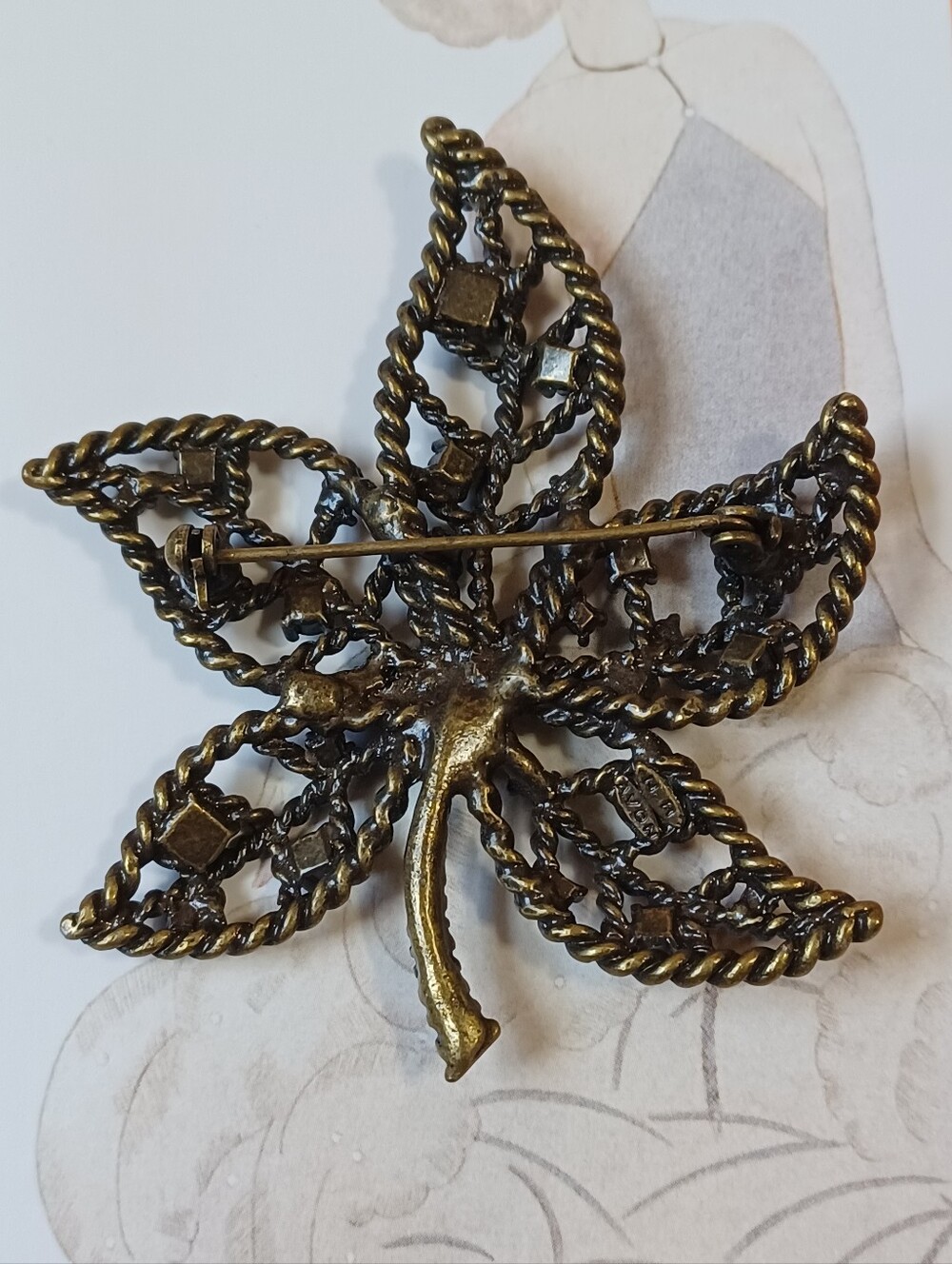 Vintage Avon NR Fall Rhinestone Leaf Pin Brooch 🍀 - Picture 4 of 7